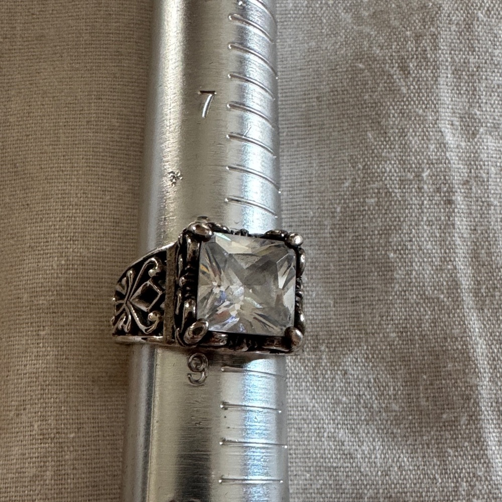 Elegant Sterling Silver Silpada Women's Ring - Picture 2 of 3